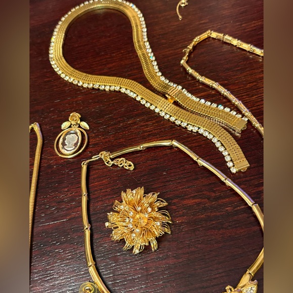 Chunky gold vintage jewelry lot - Picture 9 of 11